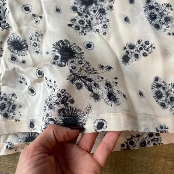 Club Monaco Floral Sleeveless 100% Silk Blouse - Champagne - Picture 5 of 8